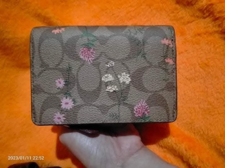 NEW Coach Floral Print Wallet (Category: Wallets & Card holders) located in Quezon City. Submitted by cloudymay (Listing ID 1401910354, Image 2). Description: 💯 original bought from US New with Tags Valued $200 SALE .