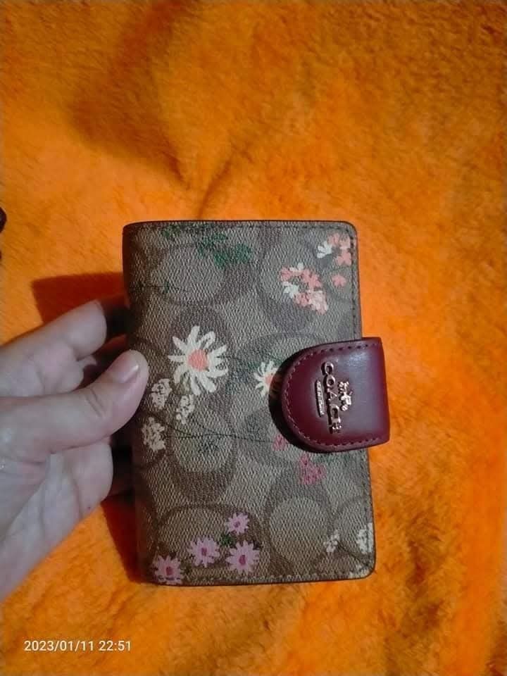 NEW Coach Floral Print Wallet (Category: Wallets & Card holders) located in Quezon City. Submitted by cloudymay (Listing ID 1401910354, Image 1). Description: 💯 original bought from US New with Tags Valued $200 SALE .