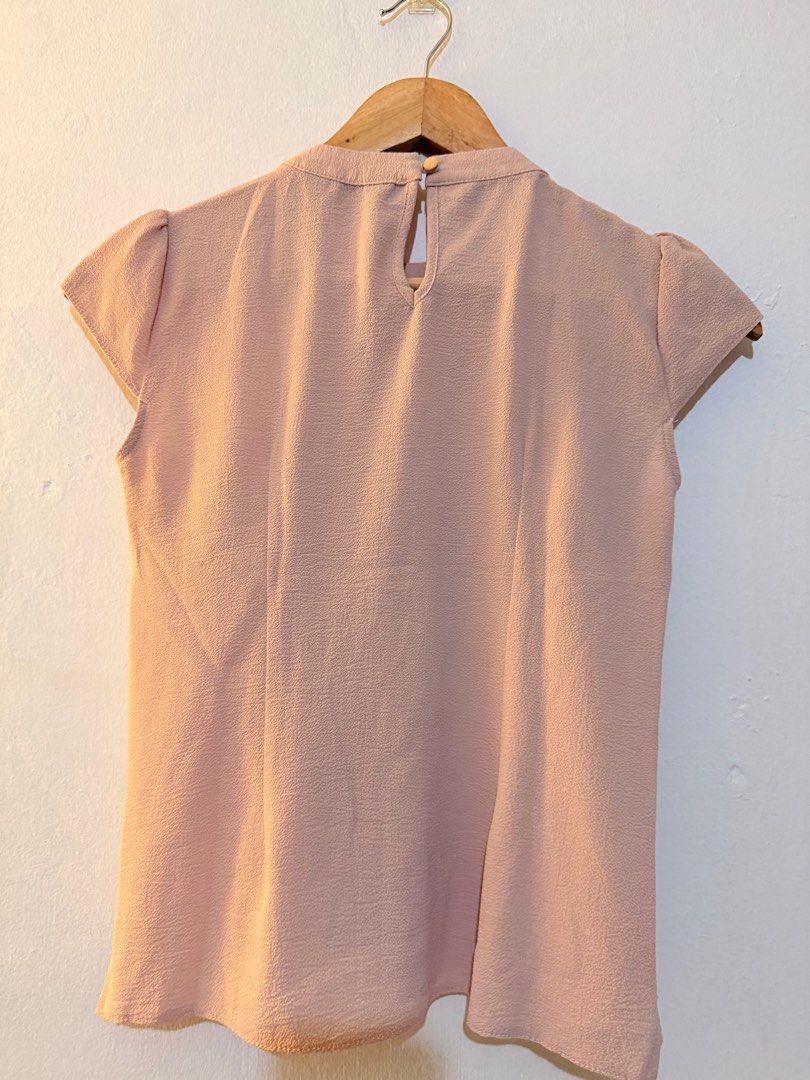 Dorothy Perkins Pink Blouse XS (Category: Blouses) located in Quezon City. Submitted by rcruz07 (Listing ID 1401777983, Image 2). Description: Dorothy Perkins Cap Sleeve Blouse Size: XS Color: Pink Condition: Excellent Used Condition Mode of Payment: GCash or GoTyme; no COD. No cancellations, return, or exchange. Please ask questions before purchasing if unsure or if you have any questions about the item. Shipping from Kamuning via J&T, LBC, Grab