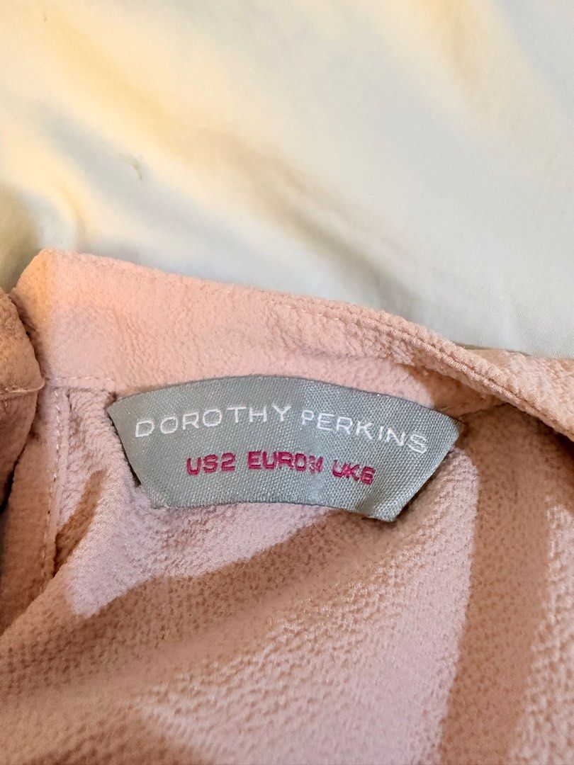 Dorothy Perkins Pink Blouse XS (Category: Blouses) located in Quezon City. Submitted by rcruz07 (Listing ID 1401777983, Image 3). Description: Dorothy Perkins Cap Sleeve Blouse Size: XS Color: Pink Condition: Excellent Used Condition Mode of Payment: GCash or GoTyme; no COD. No cancellations, return, or exchange. Please ask questions before purchasing if unsure or if you have any questions about the item. Shipping from Kamuning via J&T, LBC, Grab