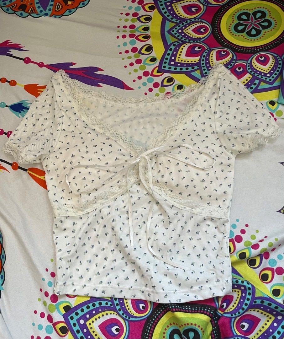 Floral Lace Trim Top (Category: Blouses) located in Paranaque City. Submitted by rieclutter (Listing ID 1401756898, Image 1). Description: - can fit xs-m - Floral patterned top - Lace trim detail - Tie detail at bust - Short sleeves - Scoop neckline - Ribbed fabric.