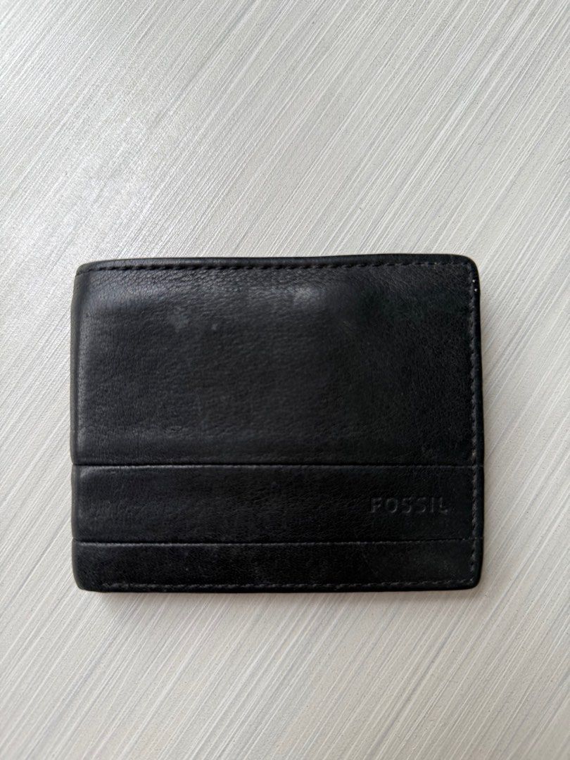 Fossil Black Leather Wallet (Category: Wallets & Card holders) located in Mapandan. Submitted by feanner (Listing ID 1401750872, Image 1). Description: Fossil wallet Bifold Black Leather 1 Note Compartment 1 Zipper Compartment 1 pocket inside compartment 10 Card Slots Additional Removable Card Case.