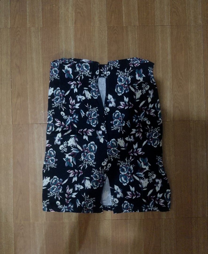 G2S Floral Skirt (Category: Skirts) located in Quezon City. Submitted by jay0708 (Listing ID 1401888202, Image 3). Description: Skirt features a beautiful floral pattern in shades of blue, white, and purple on a black background. It has a classic A-line cut and a comfortable fit. The skirt has a zipper closure at the back. pm for exact measurements .