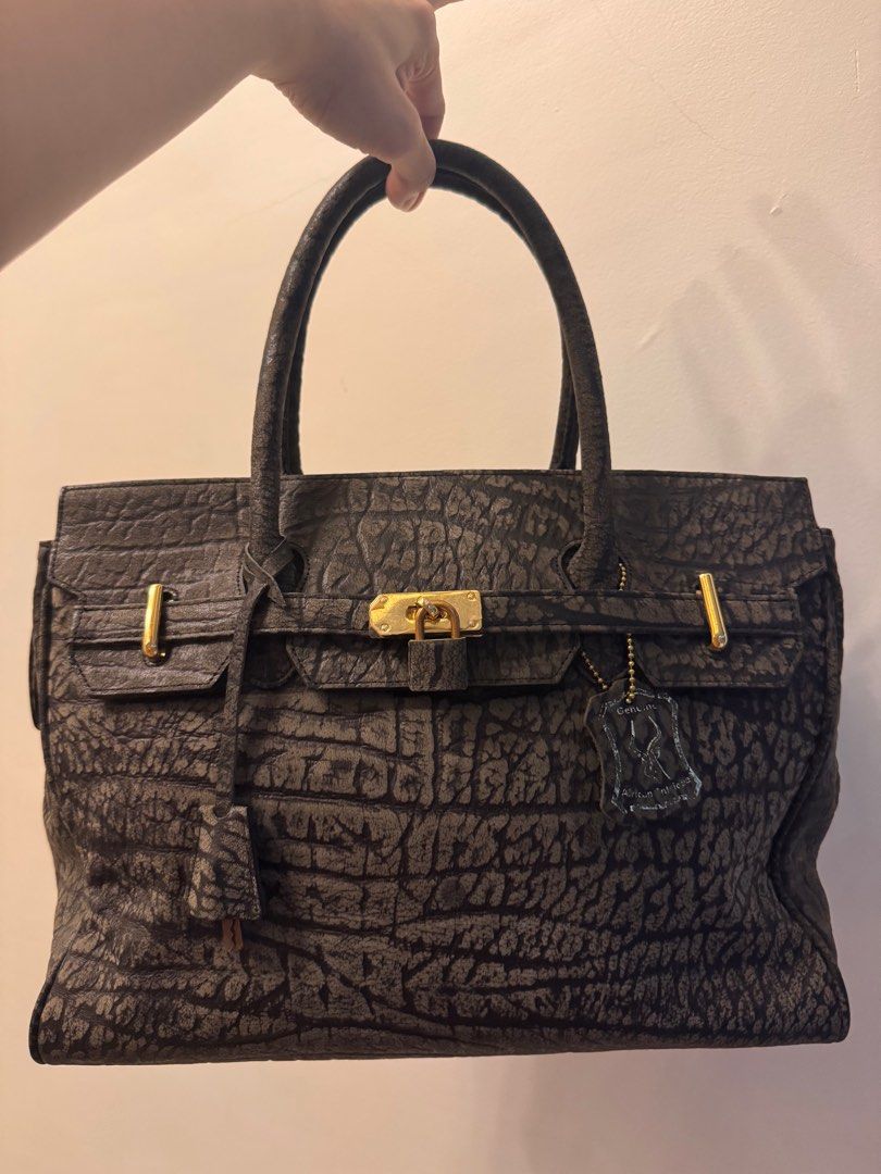 Genuine African Antelope (Category: Luxury Bags & Wallets) located in Cabanatuan. Submitted by k2_boutiqueshop (Listing ID 1401783783, Image 3). Description: Genuine African Antelope Skin Leather Handbag Birkin Zipper Style Handbag Brandnew Unused Genuine Antelope Inclusions: lock, key, authenticity of African Antelope leather hang tag, dust bag .