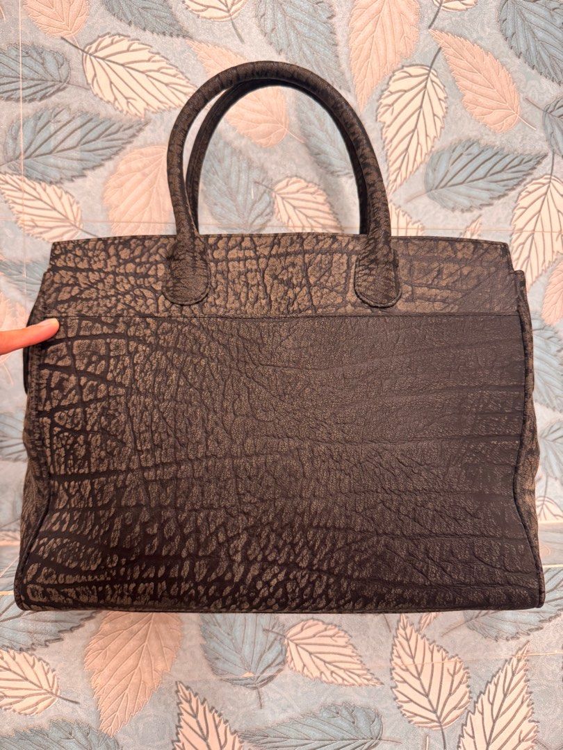 Genuine African Antelope (Category: Luxury Bags & Wallets) located in Cabanatuan. Submitted by k2_boutiqueshop (Listing ID 1401783783, Image 2). Description: Genuine African Antelope Skin Leather Handbag Birkin Zipper Style Handbag Brandnew Unused Genuine Antelope Inclusions: lock, key, authenticity of African Antelope leather hang tag, dust bag .