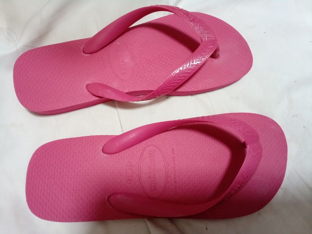 Havaianas Pink Flip-Flops (Category: Flipflops and Slides) located in Singapore. Submitted by yanxuan86 (Listing ID 1401902786, Image 1). Description: i bought this as a spare but didn't really get to use it.