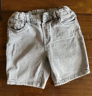 (Category: ) located in . Submitted by foot-fire (Listing ID 1401749251, Image 1). Description: .