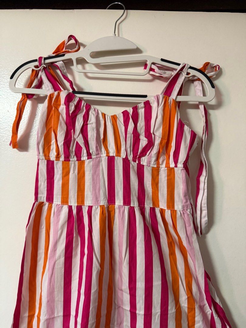 H&M Striped Midi Dress (Category: Dresses) located in Muntinlupa City. Submitted by declutterwithksgs (Listing ID 1401775057, Image 2). Description: Brand: H&M Size: 36/S but fits M to Large - Adjustable Straps - Good coverage for bust - Perfect for Beach days - Has a minor problem with the zipper but not noticeable when worn Buyer must cover for shipping expenses Mode of payment: BDO or GCash .