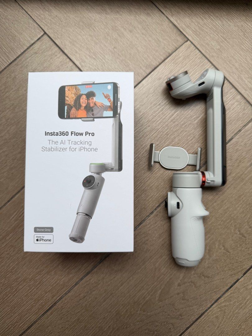 Insta360 Flow Pro AI Tracking Stabilizer for iPhone (Category: Gimbals & Stabilizers ) located in Manila. Submitted by mr.arnie (Listing ID 1401728374, Image 1). Description: Insta360 Flow Pro for Iphone Complete box No USB C charger Barely used.