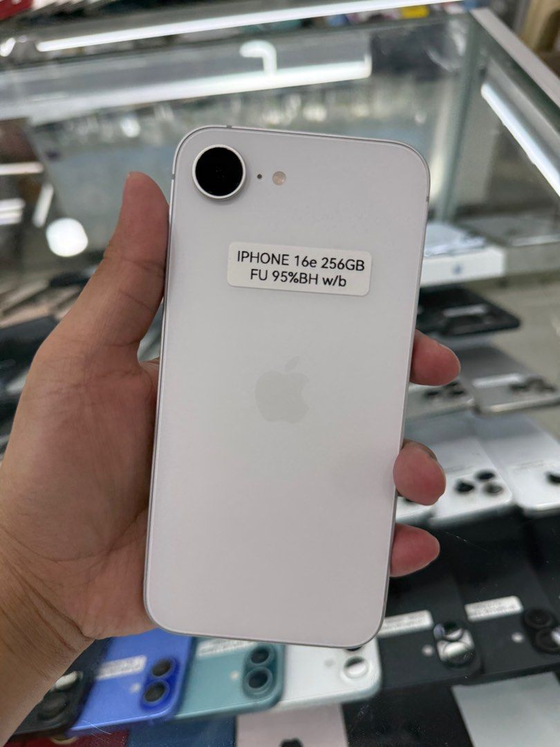 iPhone 16e 256GB Factory Unlock No Issue Secondhand (Category: iPhone 16 Series) located in Pasig City. Submitted by FarAndRayShop (Listing ID 1401750724, Image 1). Description: OPEN FOR SWAP/SELLING/BUYING (RFS: Buy and Sell) Price: 27,499 iPhone 16e 256GB •Factory Unlock •NO HIDDEN ISSUES •TEST TO SAWA •Authentic Phone Physical store in Greenhills Shopping Center XC-07 Stall Number Look For Rayray Or Anika NO CASH INSTALLMENT We are open also f