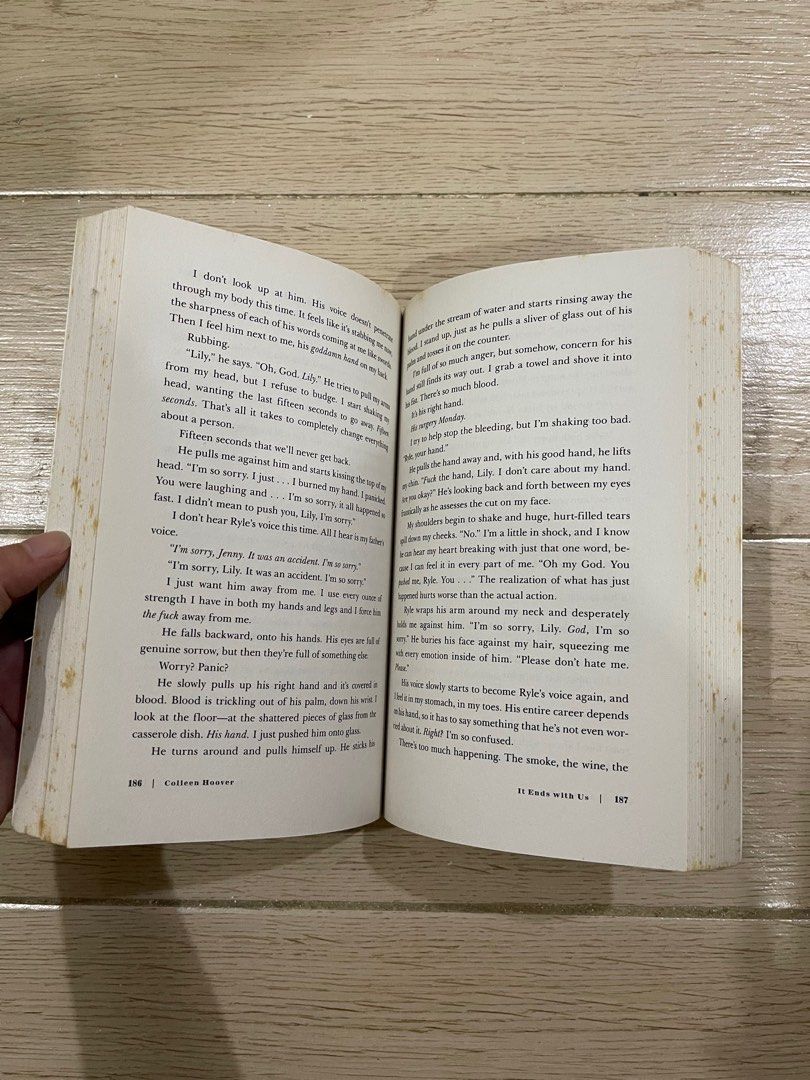 It ends with us by Colleen Hoover (Category: Storybooks) located in Paranaque City. Submitted by mcab_ (Listing ID 1401809574, Image 3). Description: With foxing on the edges due to storage All pages intact.
