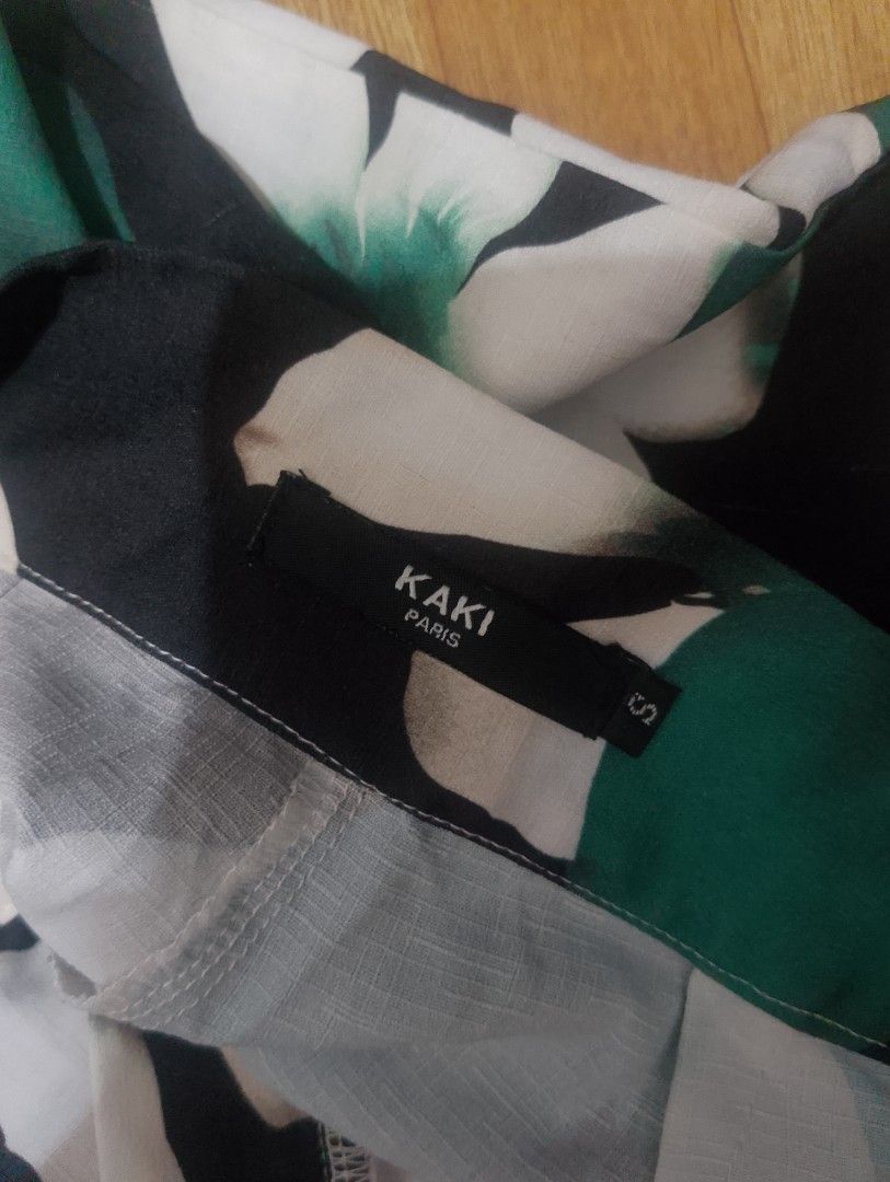 Kaki Paris Floral Culottes (Category: Other Bottoms) located in Quezon City. Submitted by jay0708 (Listing ID 1401883592, Image 3). Description: - Kaki Paris culottes - Floral print (white & teal) - Dark background - Wide-leg design - High waist - Size S - Lightweight fabric - Perfect for warm weather.