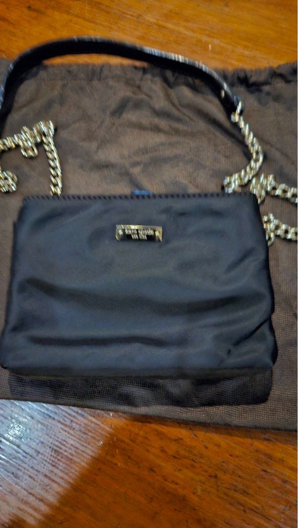 Kate Spade Black Bow Crossbody Bag (Category: Cross-body Bags) located in Quezon City. Submitted by indy37 (Listing ID 1401794942, Image 2). Description: - with some patina in chain strap - with dust bag .
