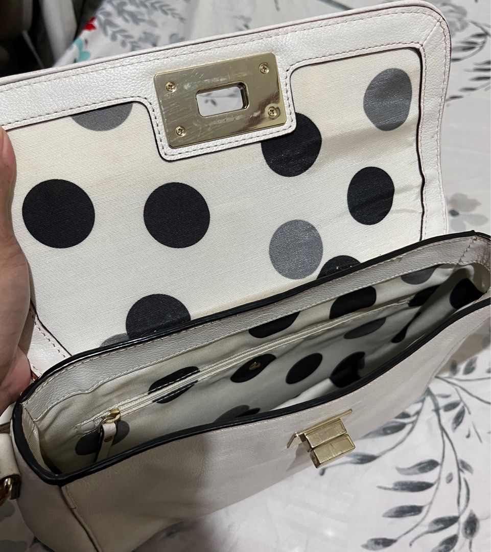 Kate Spade White Sling Bag (Category: Luxury Bags & Wallets) located in Baguio. Submitted by arkay_13 (Listing ID 1401896465, Image 3). Description: .