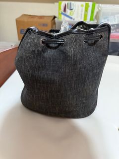 (Category: ) located in . Submitted by crncloset (Listing ID 1401806604, Image 1). Description: .