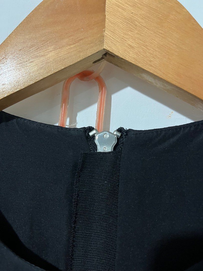 Louis Vuitton Dress (Category: Dresses) located in Calumpit. Submitted by Essentiality (Listing ID 1401851930, Image 3). Description: Louis Vuitton Dress Size 40 W - 15.5 L - 41 Cut Necktag Searchable Excellent Condition 5500.