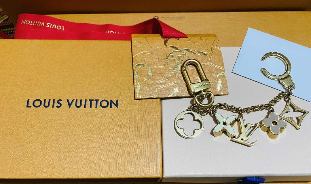 Louis Vuitton Fleur de Monogram Bag Charm (Category: Luxury Bags & Wallets) located in Imus. Submitted by Veanne (Listing ID 1401891369, Image 1). Description: .