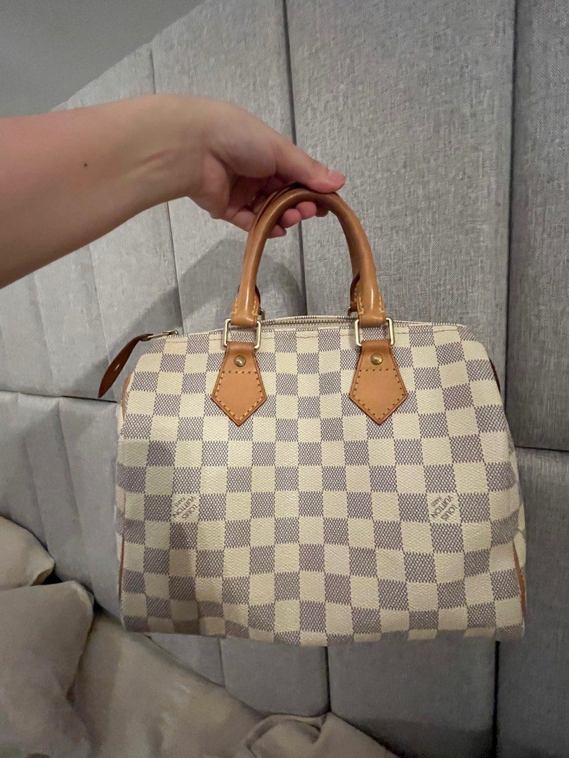 Louis Vuitton Speedy Damier Azure (Category: Luxury Bags & Wallets) located in Pasig City. Submitted by abbeyvt (Listing ID 1401827164, Image 3). Description: Guaranteed authentic LV Speedy 25 Damier Azure Comes with original dustbag and box 💖.