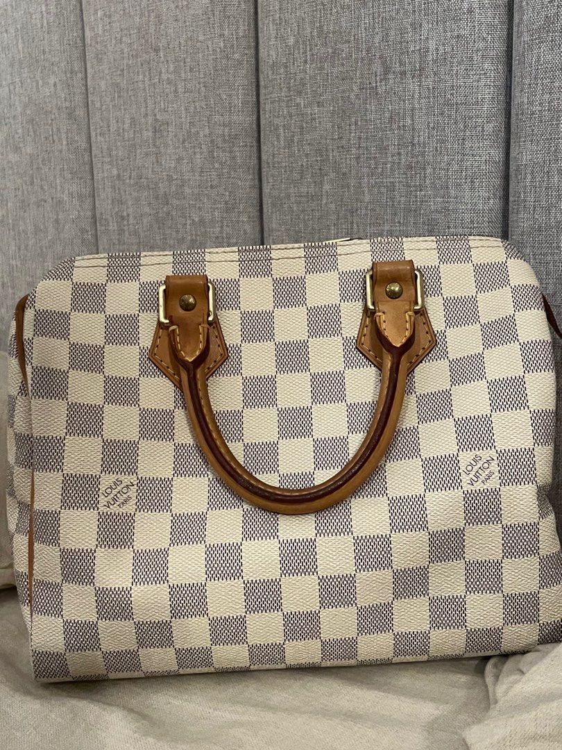 Louis Vuitton Speedy Damier Azure (Category: Luxury Bags & Wallets) located in Pasig City. Submitted by abbeyvt (Listing ID 1401827164, Image 1). Description: Guaranteed authentic LV Speedy 25 Damier Azure Comes with original dustbag and box 💖.