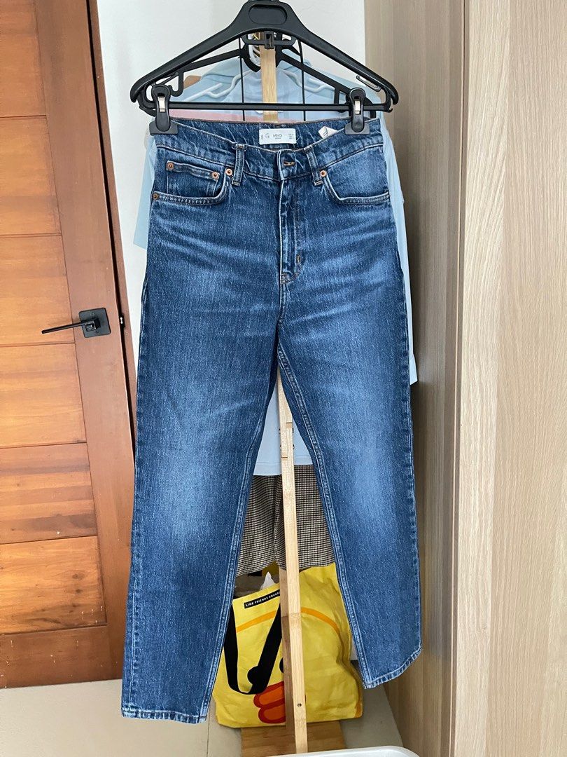 Mango Denim Jeans (Category: Jeans) located in Quezon City. Submitted by basicsandessentials (Listing ID 1401794001, Image 1). Description: -non stretch -bought in Mango store -highwaist -no issues Flat measurements (inches) Waist:14 inches Length: 39 inches MOP:Bank transfer/ GCASH ❌No return, exchange or change of mind returns once item is shipped❌ .