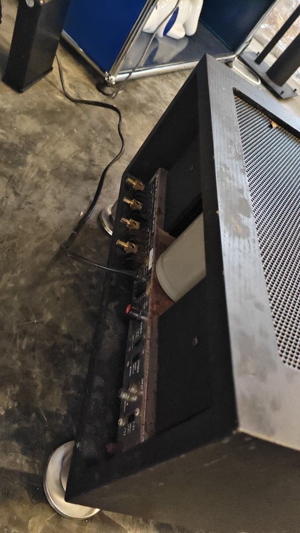 McIntosh mc2205 (Category: Soundbars, Speakers & Amplifiers) located in Makati City. Submitted by thegoods_mnl (Listing ID 1401834491, Image 3). Description: working needs to be reconditioned with replacement glass bought from mcintosh.
