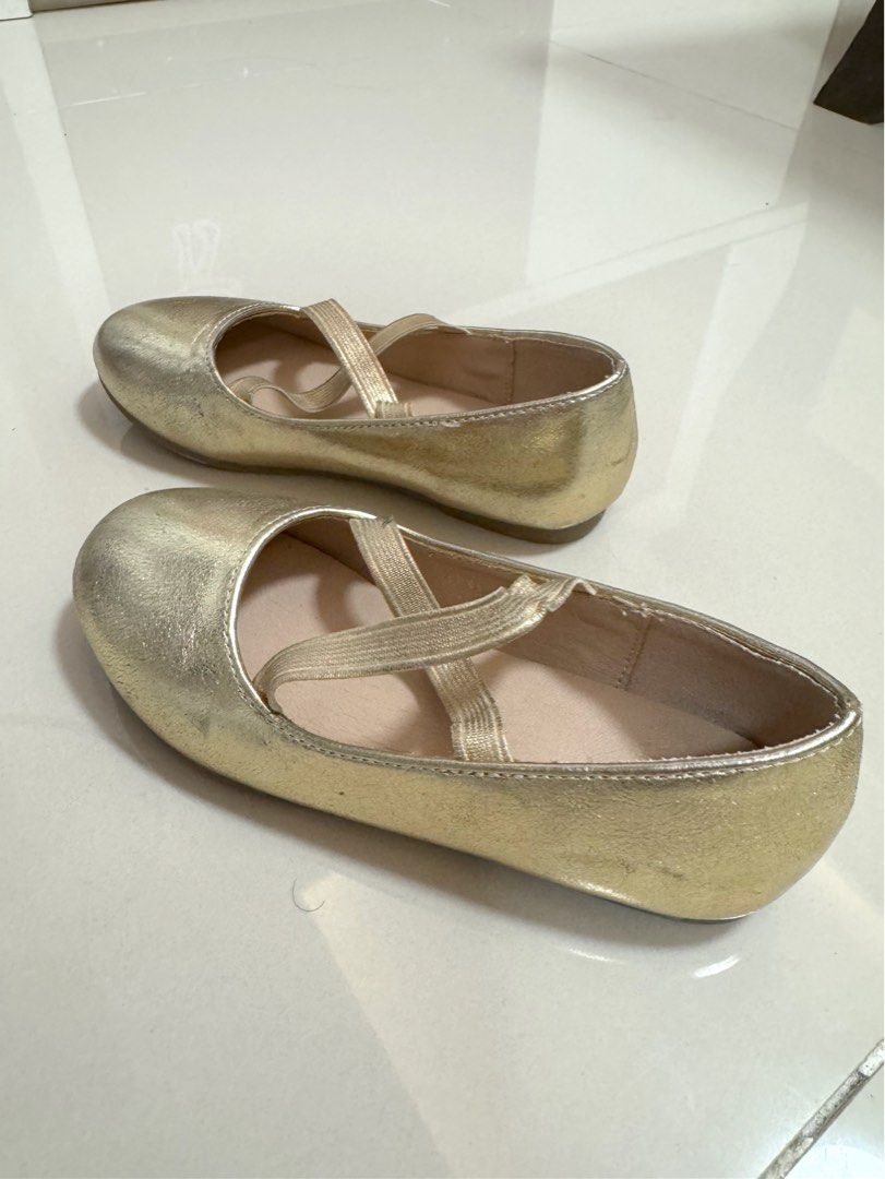 MMF Kids Luna Gold Flats (Category: Babies & Kids Fashion) located in Quezon City. Submitted by d.archive (Listing ID 1401848204, Image 2). Description: MMF Gold shoes bought in SM Used during events only or photoshoots SIZE 28 3-4yrs old RFS: OUTGROWN Kept and nastock lang .