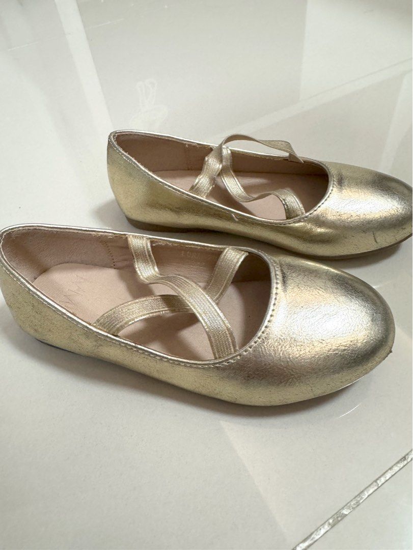 MMF Kids Luna Gold Flats (Category: Babies & Kids Fashion) located in Quezon City. Submitted by d.archive (Listing ID 1401848204, Image 3). Description: MMF Gold shoes bought in SM Used during events only or photoshoots SIZE 28 3-4yrs old RFS: OUTGROWN Kept and nastock lang .