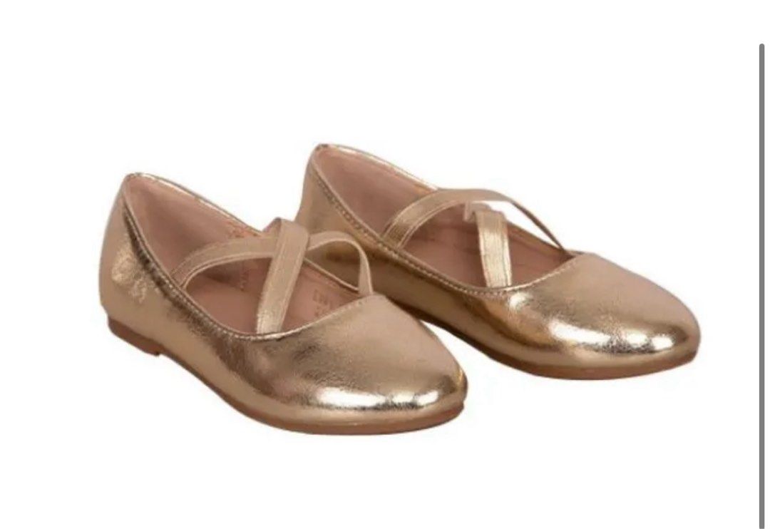 MMF Kids Luna Gold Flats (Category: Babies & Kids Fashion) located in Quezon City. Submitted by d.archive (Listing ID 1401848204, Image 1). Description: MMF Gold shoes bought in SM Used during events only or photoshoots SIZE 28 3-4yrs old RFS: OUTGROWN Kept and nastock lang .