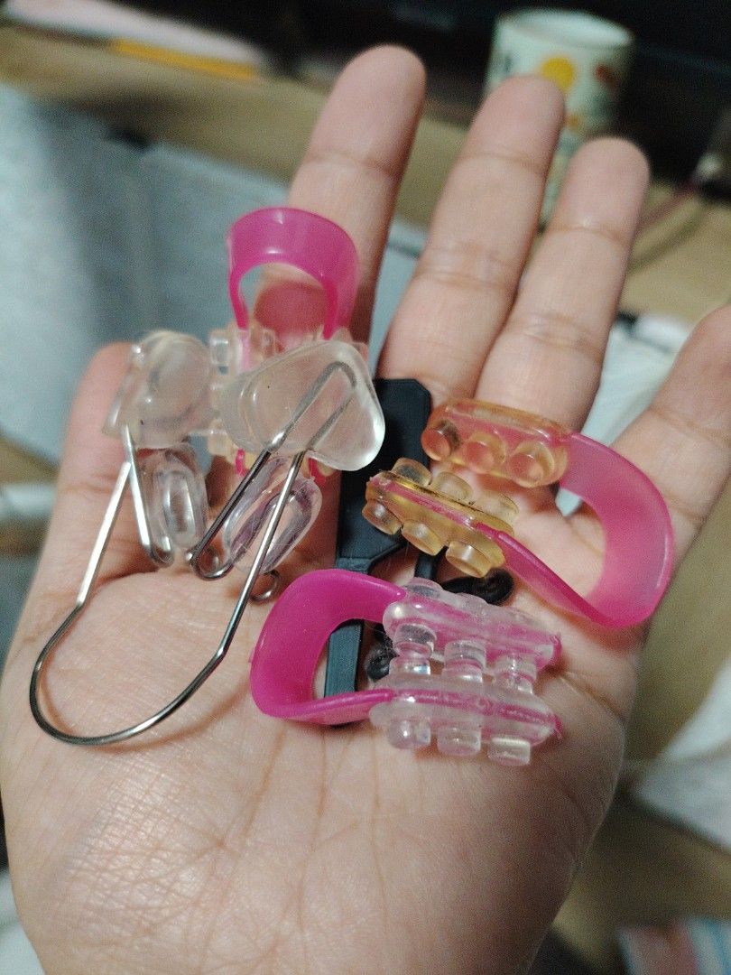 Nose Shaper Clips (Category: Other Accessories) located in Manila. Submitted by fnicolas (Listing ID 1401721325, Image 1). Description: Lots of nose clipper.