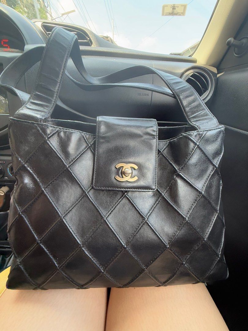OG Chanel Kelly (Category: Luxury Bags & Wallets) located in Bulacan. Submitted by f_bags (Listing ID 1401792403, Image 2). Description: Good condition No foul smell No functional damage No rips/tears Fully leather Removable pouch inside Resealed edges They are still selling this style at 100k sa vestiaire.