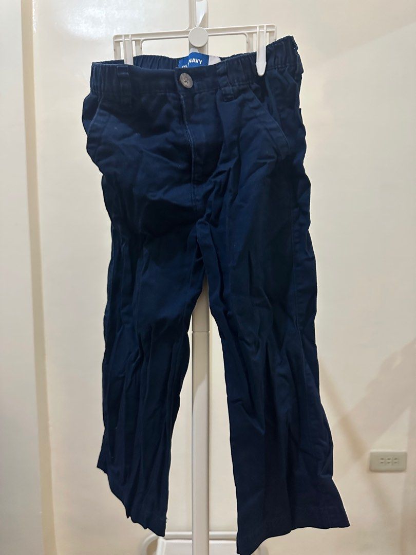Old Navy Navy Shorts - Size S (6-7) (Category: Babies & Kids Fashion) located in Taguig. Submitted by heyaaayien (Listing ID 1401740986, Image 1). Description: - Old Navy navy shorts - Size: S (fits 6-7 years old) - Features: Button closure, elastic waistband.