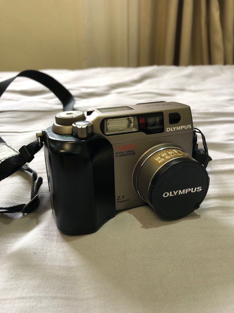 Olympus Camedia C-2040 Zoom (Category: Cameras) located in Bugasong. Submitted by yhanz_019 (Listing ID 1401748370, Image 1). Description: For sale: Olympus Camedia C-2040 Zoom!! Maganda quality ng pictures niya, malinaw siya despite having only 2.1 megapixels. May vintage effect siya na parang film yung look ng pictures. This camera was released way back year 2000 or 2001 as far as I can remember. Matagal na po ito hindi nagamit, ngayon ko lang 
