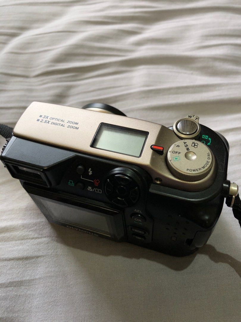Olympus Camedia C-2040 Zoom (Category: Cameras) located in Bugasong. Submitted by yhanz_019 (Listing ID 1401748370, Image 3). Description: For sale: Olympus Camedia C-2040 Zoom!! Maganda quality ng pictures niya, malinaw siya despite having only 2.1 megapixels. May vintage effect siya na parang film yung look ng pictures. This camera was released way back year 2000 or 2001 as far as I can remember. Matagal na po ito hindi nagamit, ngayon ko lang 