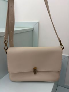 （分類：）位於 。 由 L.C_Jewellery 提交（商品編號 1401893825，圖片 1）。簡介： 。