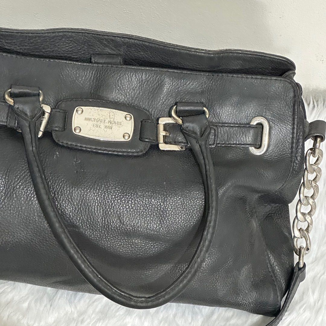 Original Michael Kors Black Handbag with Chain Strap (Category: Luxury Bags & Wallets) located in Las Pinas. Submitted by thestylecapital (Listing ID 1401824344, Image 2). Description: - Original Michael Kors handbag - Black color - Hamilton model - Features a chain strap - Shoulder bag style - Spacious interior Selling as is :) Pls see pics for condition! Selling because not using it na (I don’t go to work sa office na).