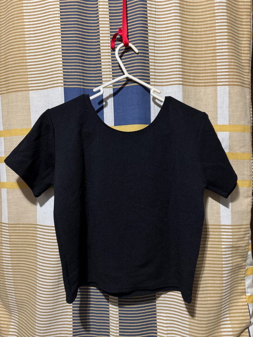 Plain Crop Top (Category: Shirts) located in Binan City. Submitted by aeiryse (Listing ID 1401846673, Image 2). Description: Take all for 150 pesos Reason for selling: Decluttering.