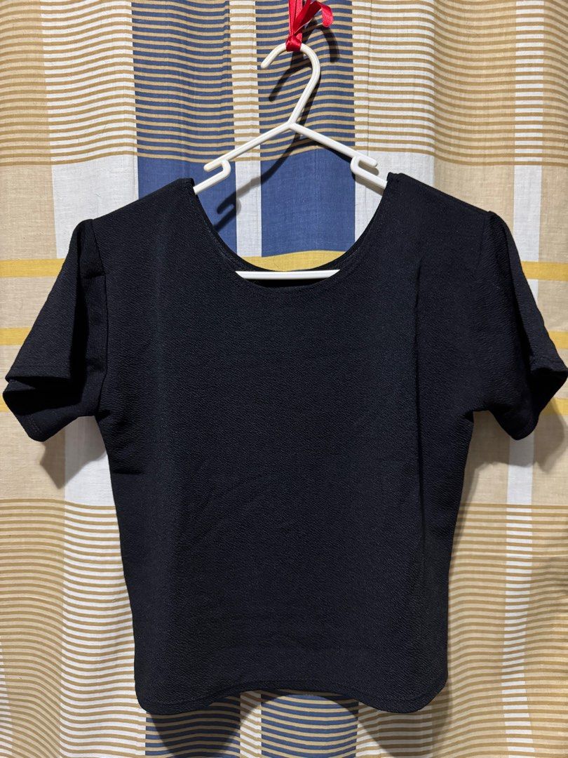 Plain Crop Top (Category: Shirts) located in Binan City. Submitted by aeiryse (Listing ID 1401846673, Image 1). Description: Take all for 150 pesos Reason for selling: Decluttering.
