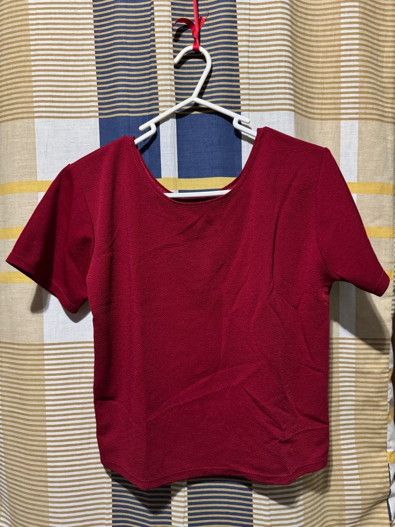 Plain Crop Top (Category: Shirts) located in Binan City. Submitted by aeiryse (Listing ID 1401846673, Image 3). Description: Take all for 150 pesos Reason for selling: Decluttering.