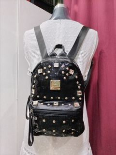 (Category: ) located in . Submitted by wearepreloved83 (Listing ID 1401754104, Image 1). Description: .