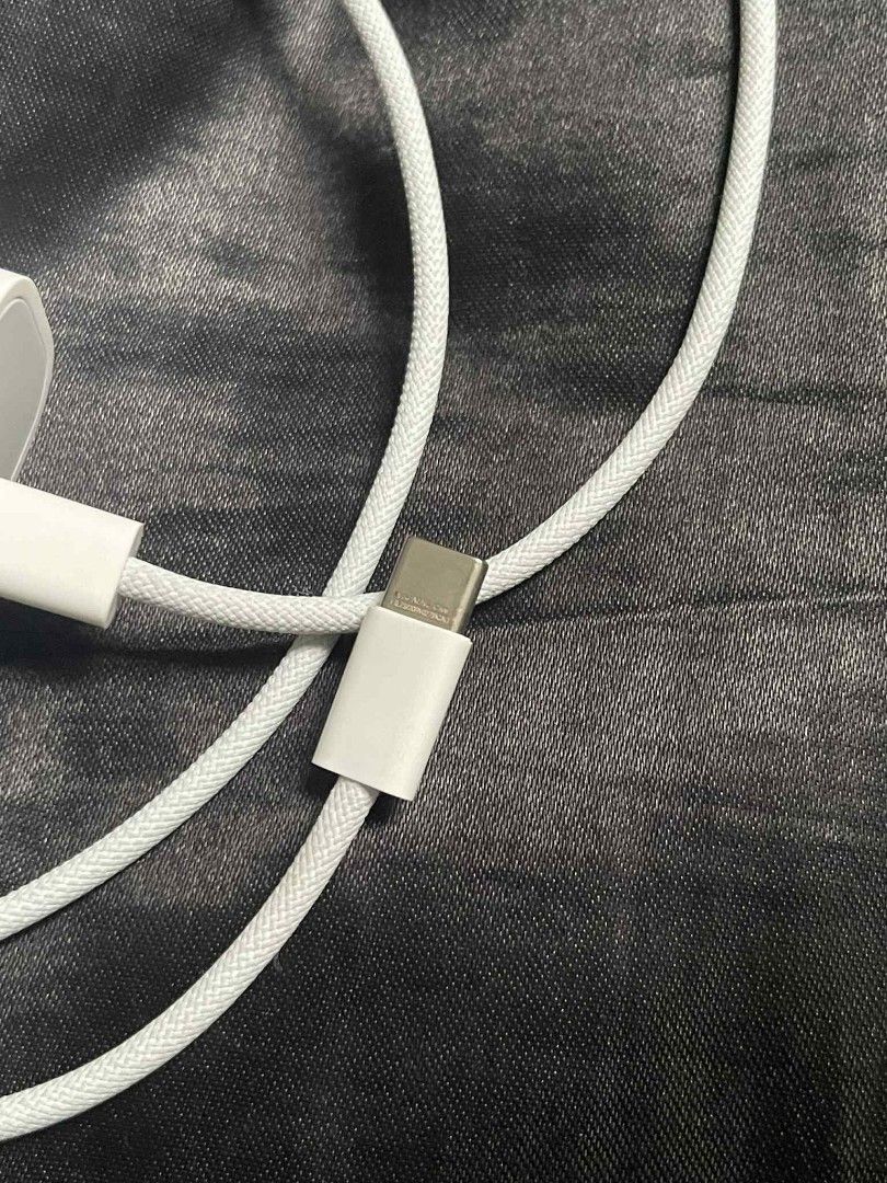 Preloved Iphone 15 pro charger (Category: Cables & Adaptors) located in Manila. Submitted by bloodyrain (Listing ID 1401859170, Image 3). Description: original Preloved Iphone 15 pro charger adapter and cord good condition no issue .