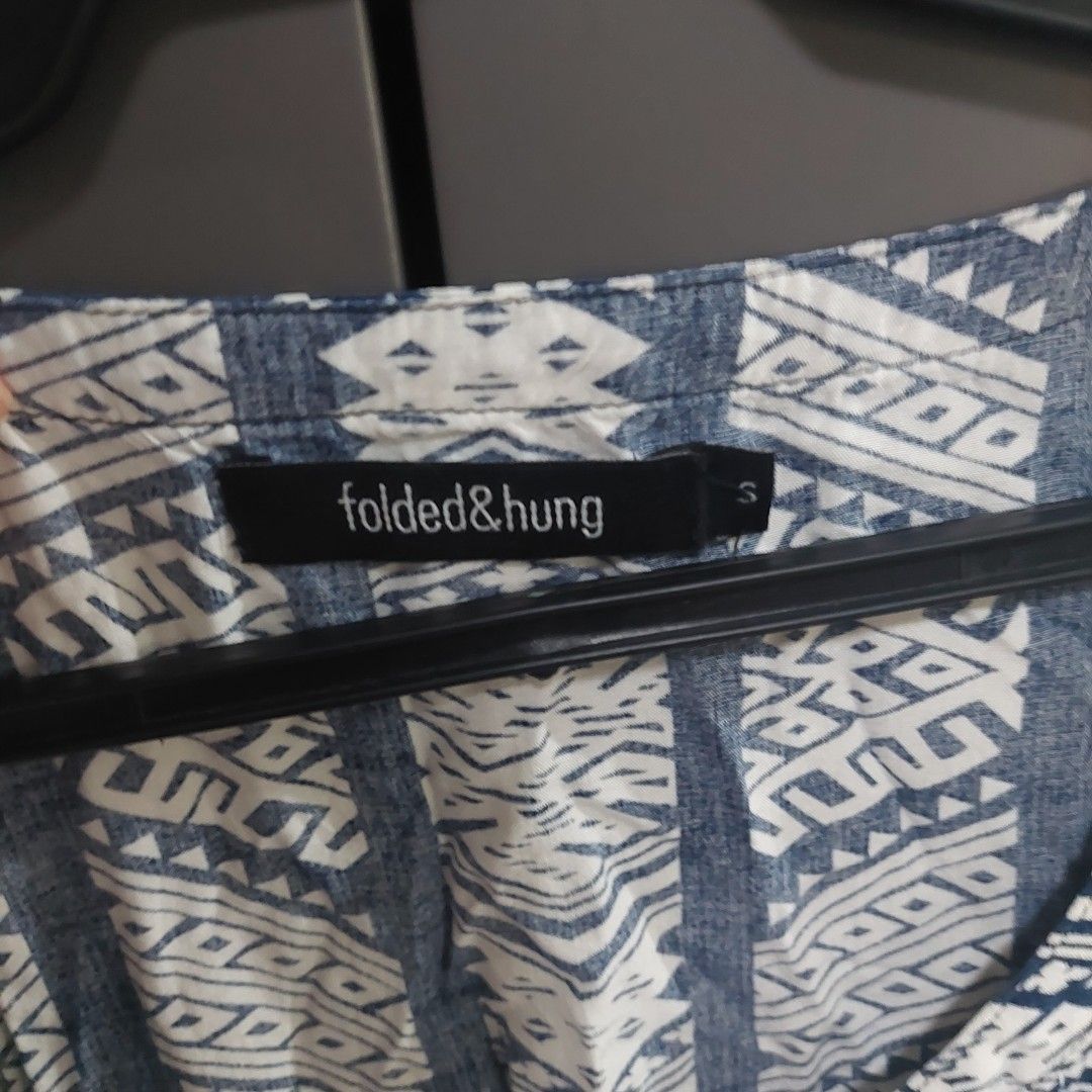 Printed Dress beach cover up (Category: Dresses) located in Pasig City. Submitted by seashiels (Listing ID 1401872753, Image 2). Description: - Folded & Hung dress - Fits XS-S - Print: Navy blue and white pattern - Perfect for a beach cover up No when worn available Location: Pasig.