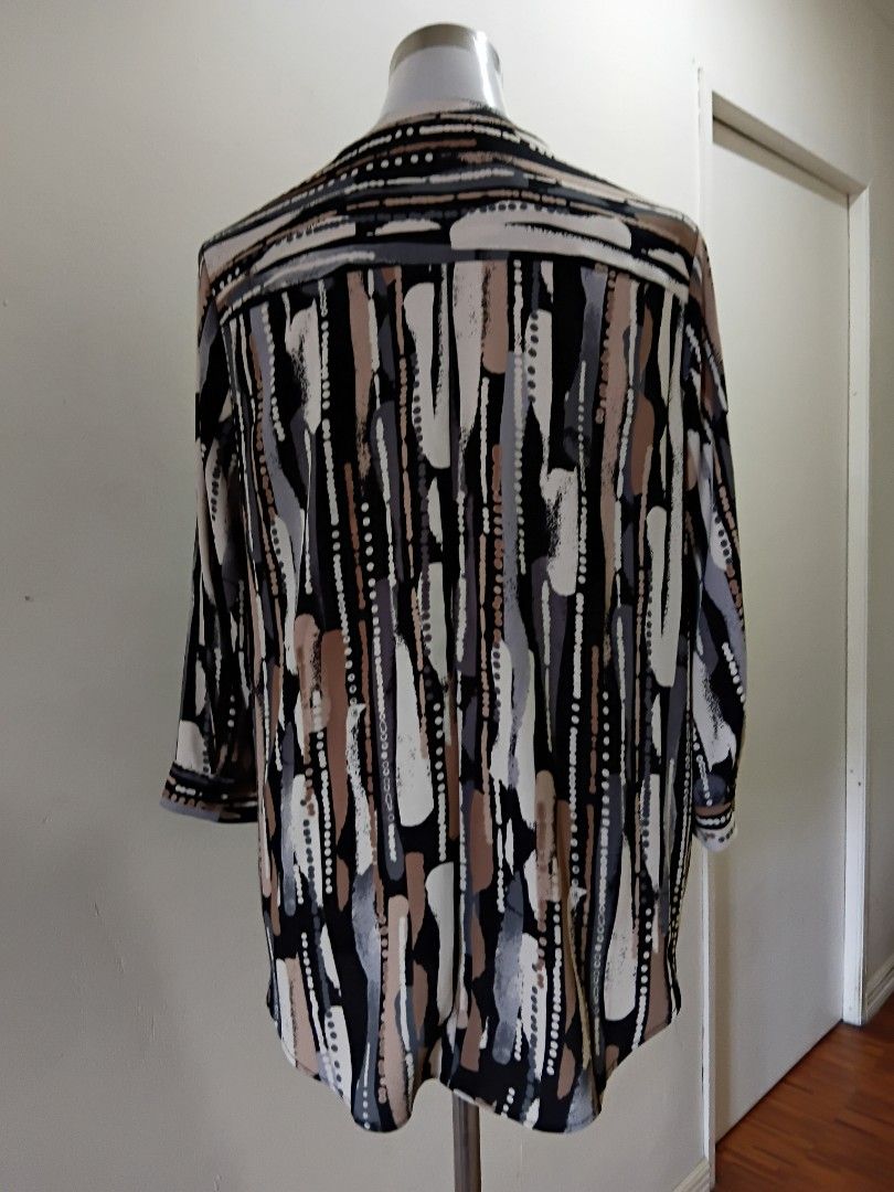 Printed ladies tops (Category: Blouses) located in Bacoor. Submitted by gbazaar (Listing ID 1401858009, Image 3). Description: Printed ladies' tops DANA BUCHMAN = longsleeves = 100% Polyester = excellent condition = size medium = made in Vietnam MOP = gcash MOD = J&T.