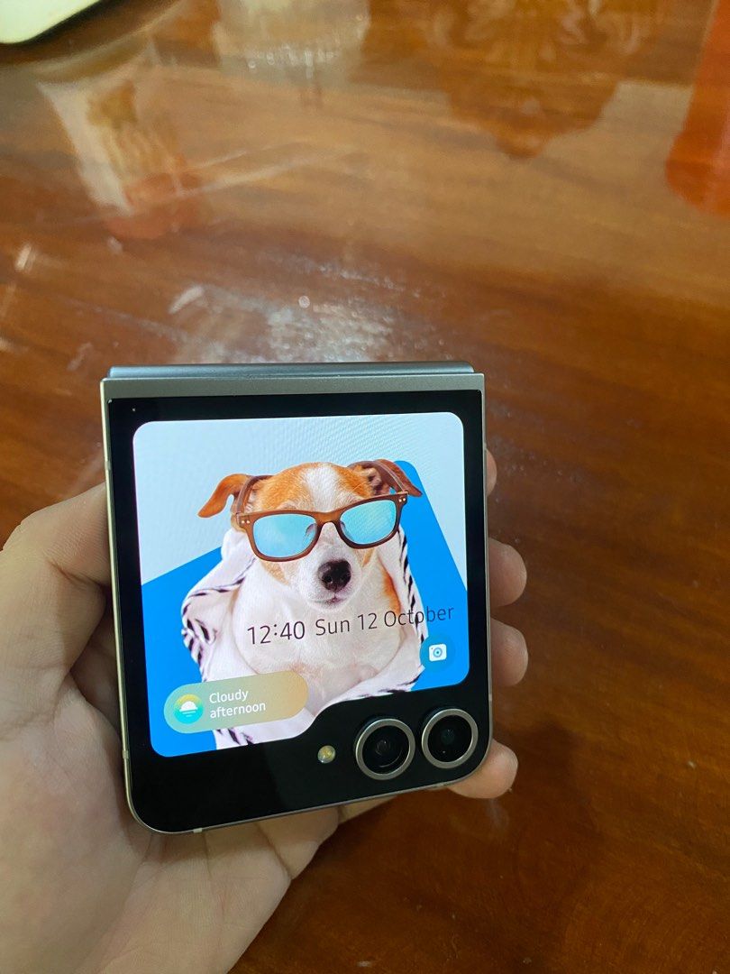 Rush Samsung Galaxy Flip 6 (Category: Samsung) located in San Carlos. Submitted by marco1199 (Listing ID 1401748469, Image 2). Description: Rush Samsung Galaxy Z Flip 6 256gb + 12gb RAM NTC No issue Good as new .