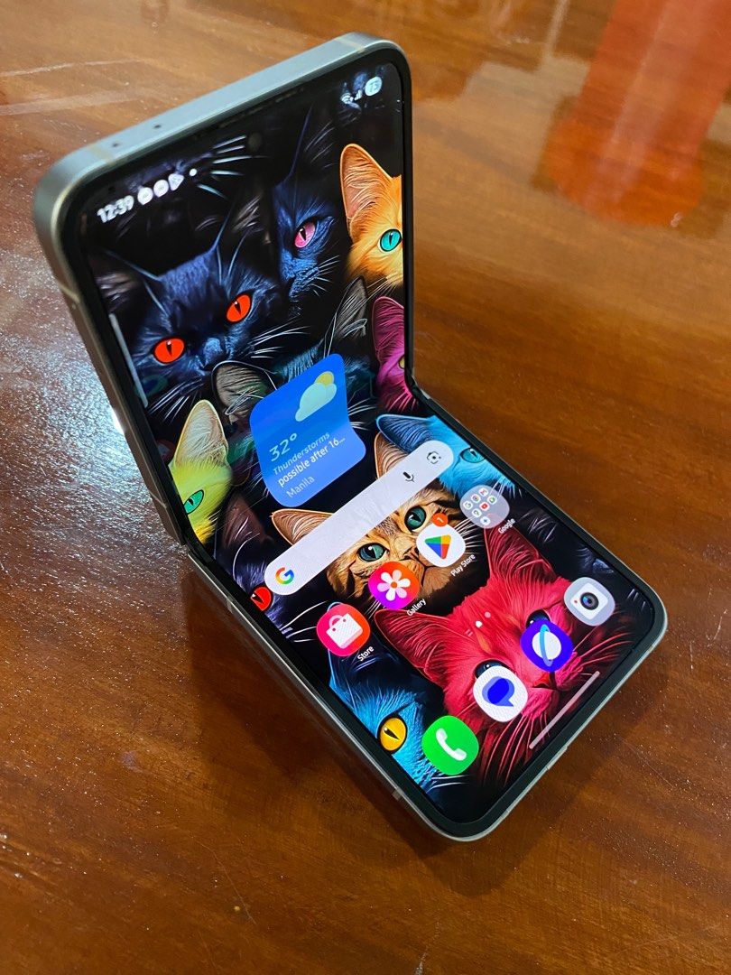 Rush Samsung Galaxy Flip 6 (Category: Samsung) located in San Carlos. Submitted by marco1199 (Listing ID 1401748469, Image 1). Description: Rush Samsung Galaxy Z Flip 6 256gb + 12gb RAM NTC No issue Good as new .