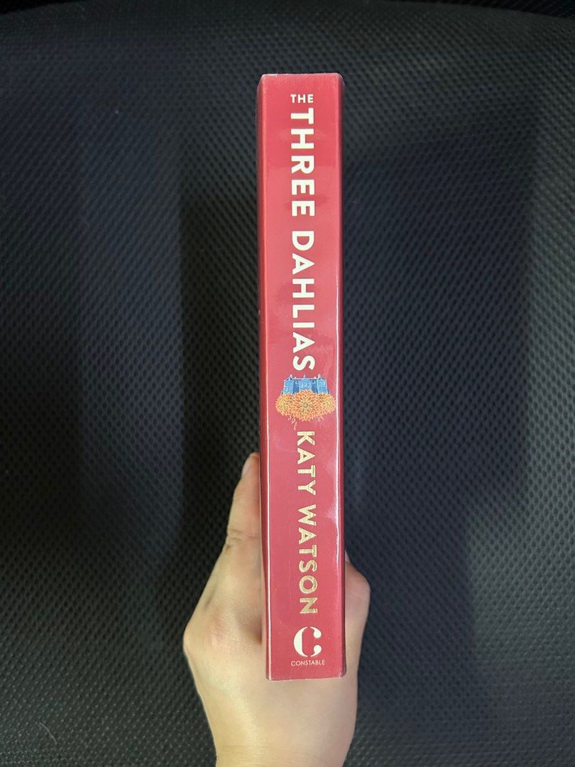 The Three Dahlias by Katy Watson (Paperback) (Category: Storybooks) located in Manila. Submitted by eggsnook (Listing ID 1401806103, Image 3). Description: 💫 Condition: Very good, no issues except for the spine creasing on the lower half of the spine. Plastic-wrapped, purchased in HK. 💭 Synopsis: .