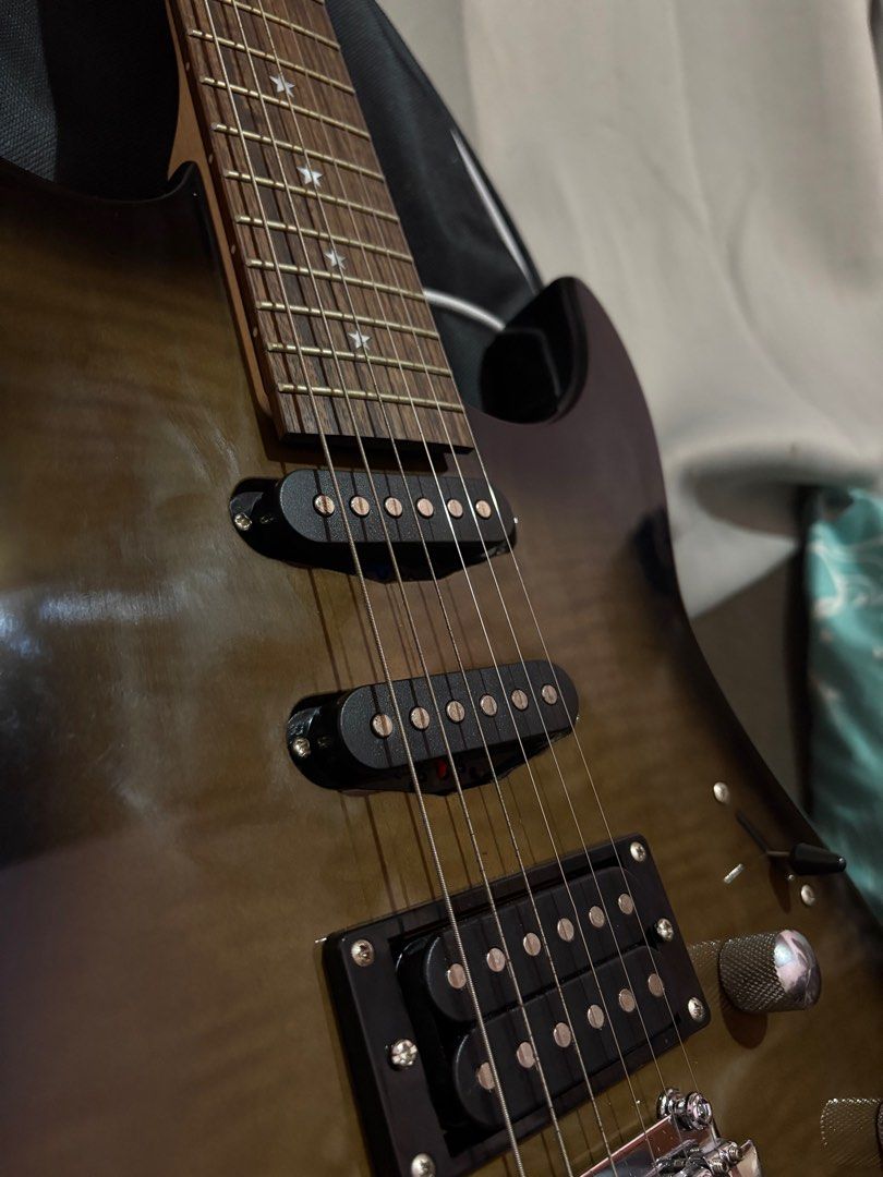 Thomson Electric Guitar with Case (Category: Musical Instruments) located in Dagupan City. Submitted by kiimiieeee (Listing ID 1401870494, Image 2). Description: Rfs: hindi na nagagamit Nego eg and bag only .