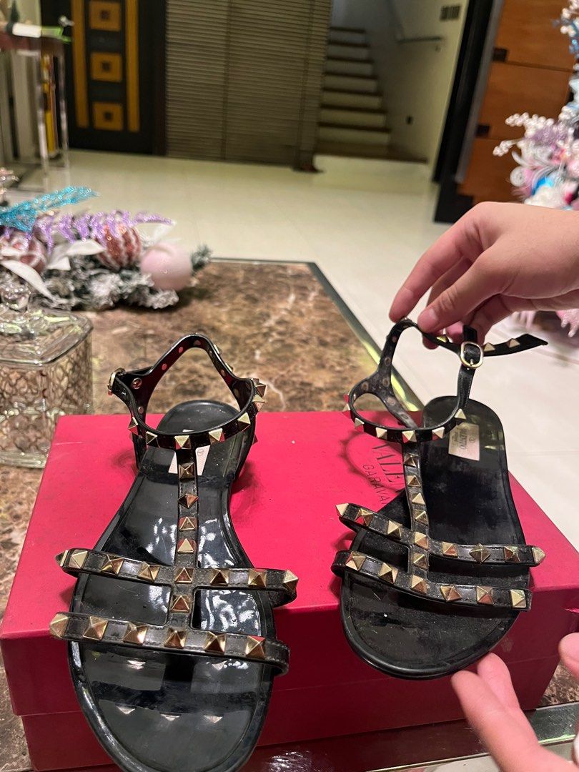 Valentino Black Jelly Flats (Category: Flats & Sandals) located in Quezon City. Submitted by dayanny (Listing ID 1401884536, Image 1). Description: Guaranteed Authentic, Personal Pair issue: left pair’s strap is detached, for repair, needs cleaning -Price nego for sure buyers .