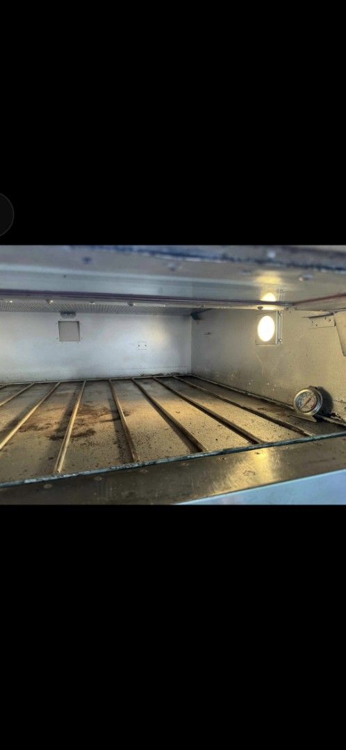 Vesmach WV-805E Commercial Oven (Category: Ovens & Toasters) located in Quezon City. Submitted by totsie (Listing ID 1401907897, Image 3). Description: highly used vesmach electric deck oven.