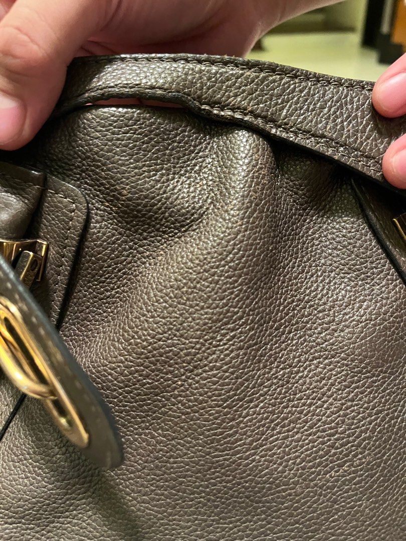 Vintage Chloe Paraty Bag (Category: Luxury Bags & Wallets) located in Quezon City. Submitted by yannyy001 (Listing ID 1401886652, Image 2). Description: 100% Guaranteed Authentic Personal Bag Clean inside except for ink stains Price negotiable for sure buyers. Open for meet up.