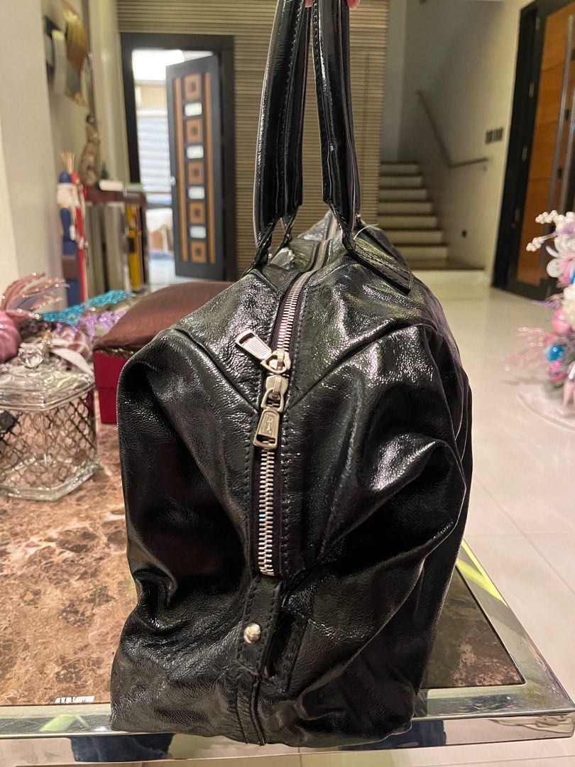 Vintage YSL Easy bag (Category: Luxury Bags & Wallets) located in Quezon City. Submitted by dayanny (Listing ID 1401898347, Image 2). Description: 100% Guaranteed Authentic Personal Bag Has minor thread like scratches Price negotiable for sure buyes.